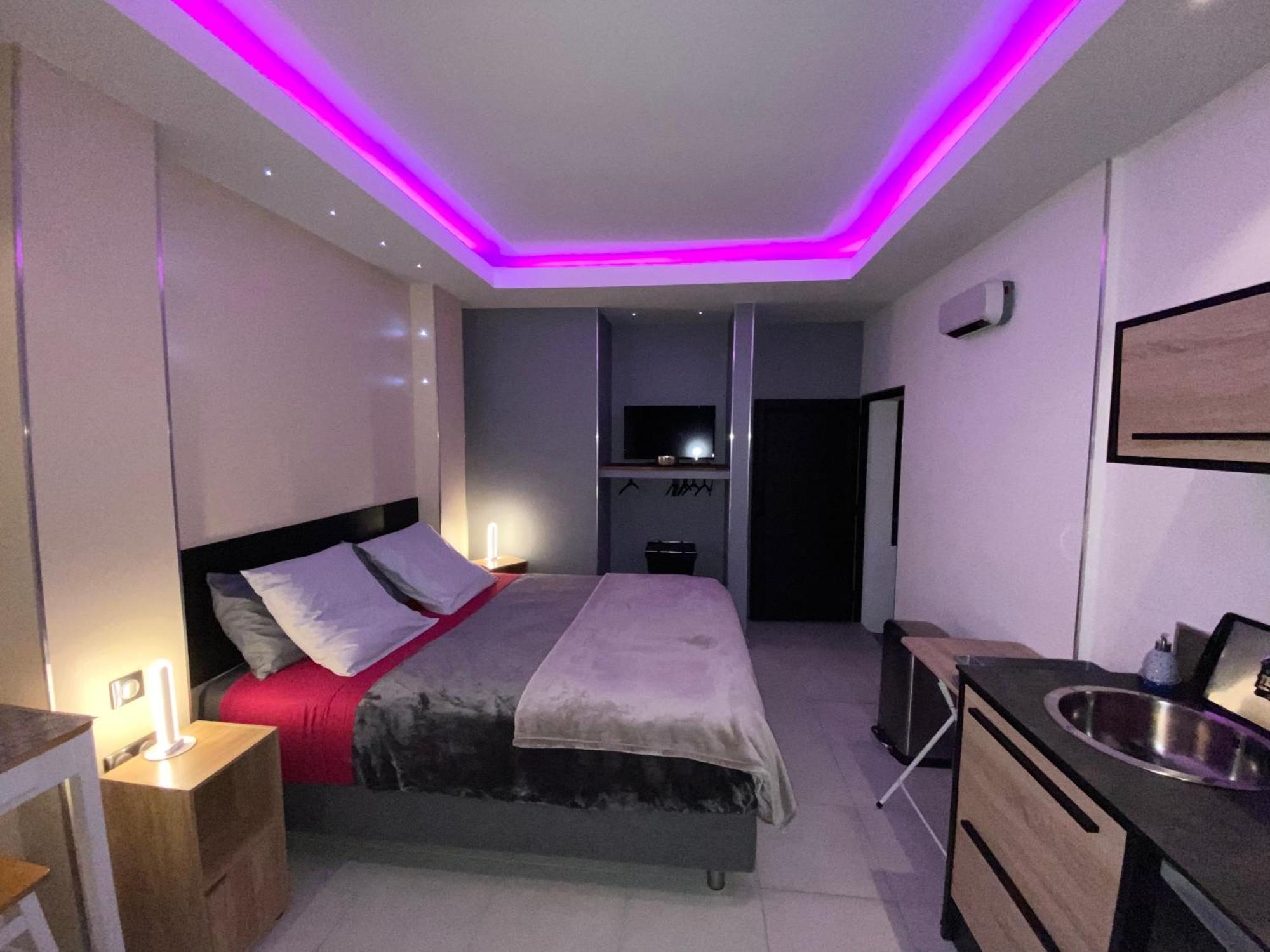 Hostal 170 Room 16 Service Appartement Le Tampon Ngoại thất bức ảnh